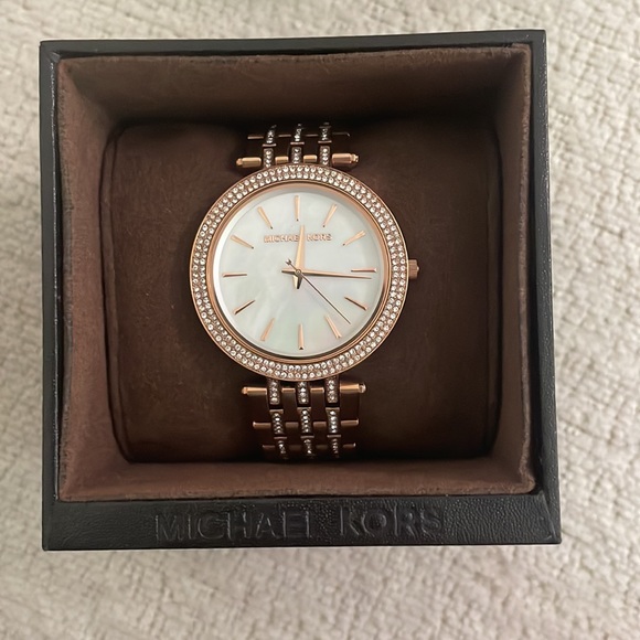 Michael Kors rose gold watch mother of pearl faceplate - Picture 6 of 7